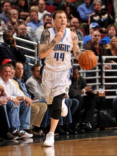 五大联赛仍有三支球队联赛不胜：狼队、维罗纳、佛罗伦萨